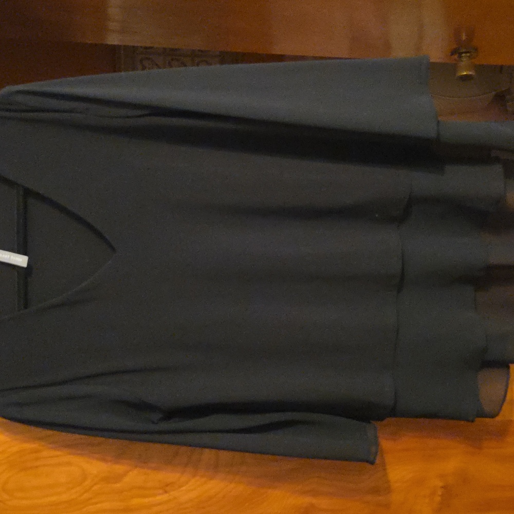 Last Tango Classic Black V-Neck Top - Picture 2 of 4